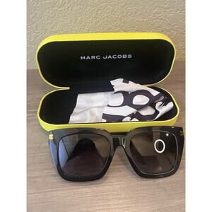 NWT Marc Jacobs Sunglasses - White Oversize Glasses includes Hard Case